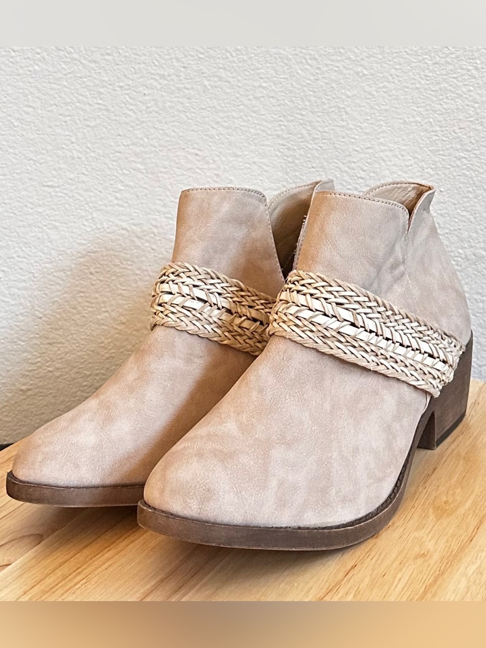 Jellypop Clarke ankle booties Size 10M